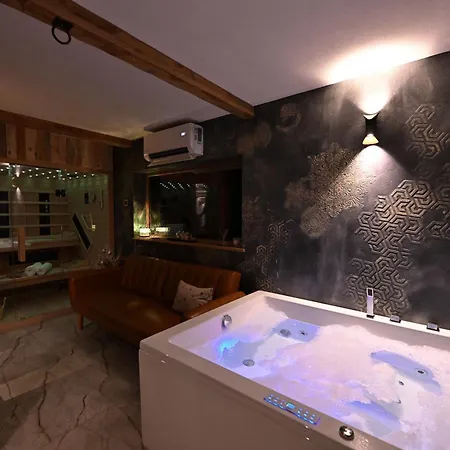 Granary - With Pool, Sauna & Jacuzzi Вилла Доленьске-Топлице